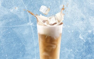 La receta de verano es un refrescante Iced Caramel Mocchiato