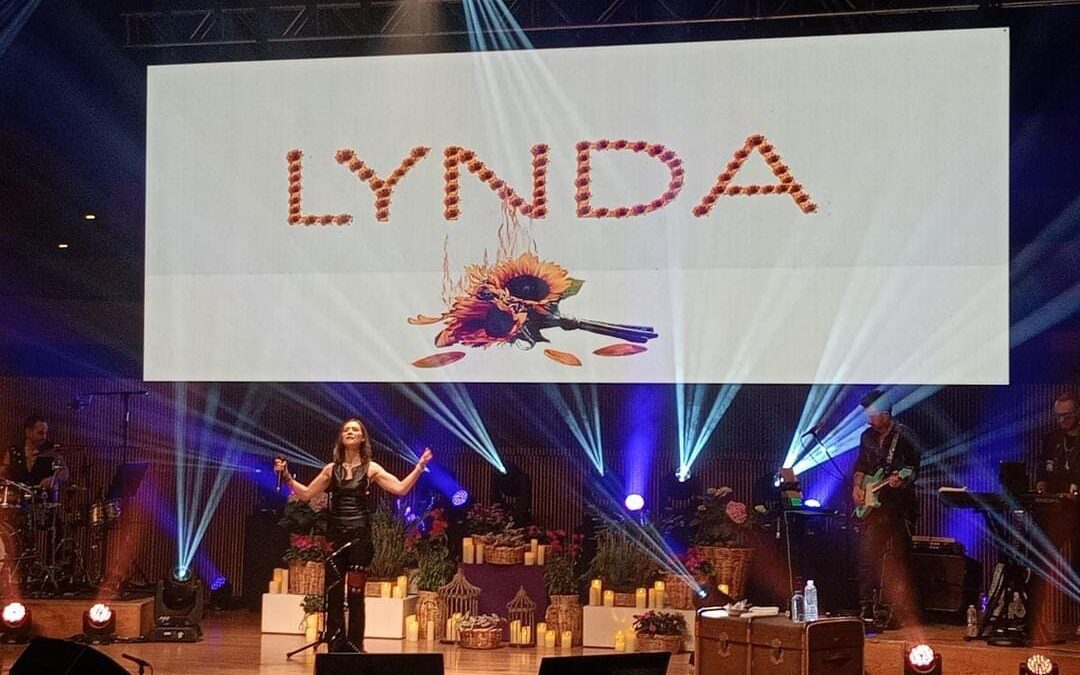 Lynda regresa a los escenarios con concierto acústico