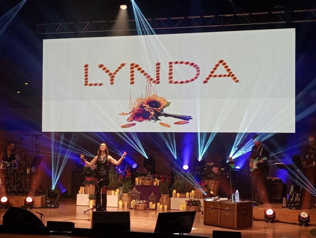 Lynda Roca Lynda regresa a los escenarios con concierto acústico - Viernes magazine