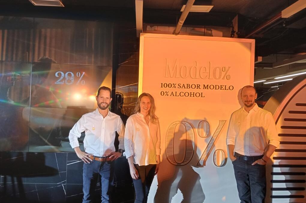 Llega a México una cerveza dorada y negra con 0% alcohol