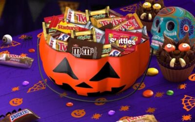 Entre calaveritas y disfraces. Así celebran los mexicanos el «Día de muertos» con dulces y emociones.