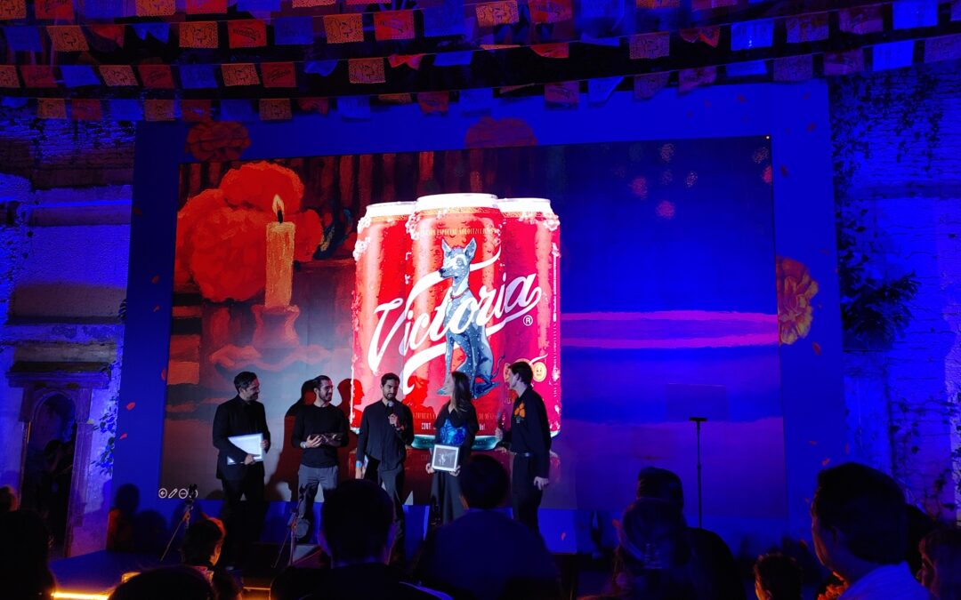 Celebra el «Día de muertos» con Cerveza Victoria y la exposición basada en el cortometraje: «A ti, ¿quién te espera?»