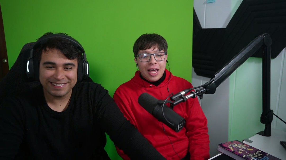 Raptor Gamer y Alexy nos presentan su libro «Raptor y Alexy – Caso No. 1 Misterio en Crazy Pizza»