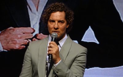David Bisbal hace un homenaje a la música romántica con «eternos» y anuncia tour