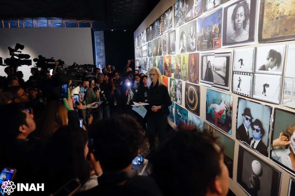 Inauguran la exposición «Futbol 2026. Annie Leibovitz» en el Museo Nacional de Antropología