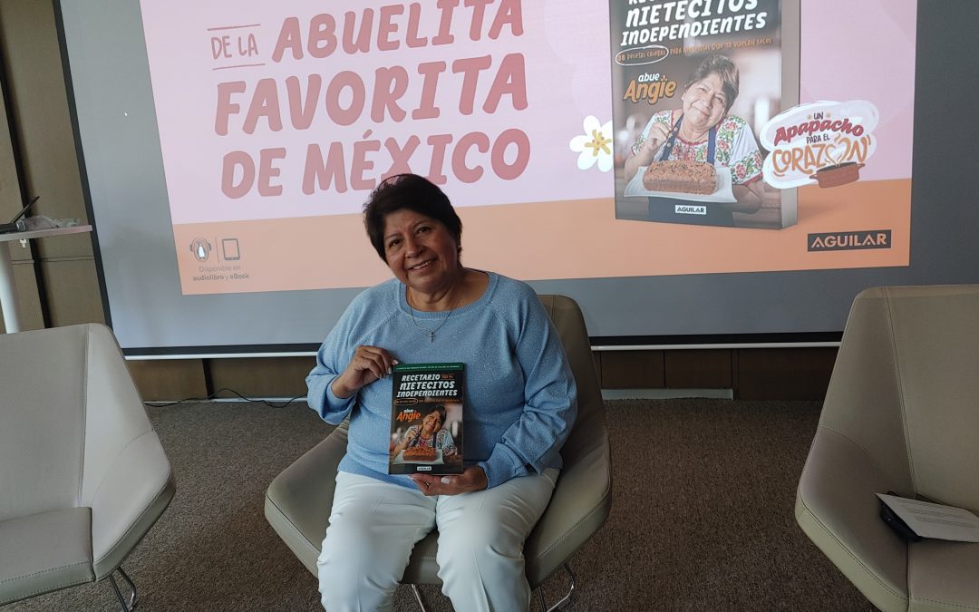 Abue Angie presenta su primer libro «Recetario para mis nietecitos independientes»