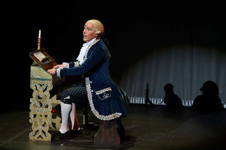 Mario Iván Martínez presentará el 1 de agosto la función especial de «De Mozart, tubas y bemoles. La música y los cuentos»