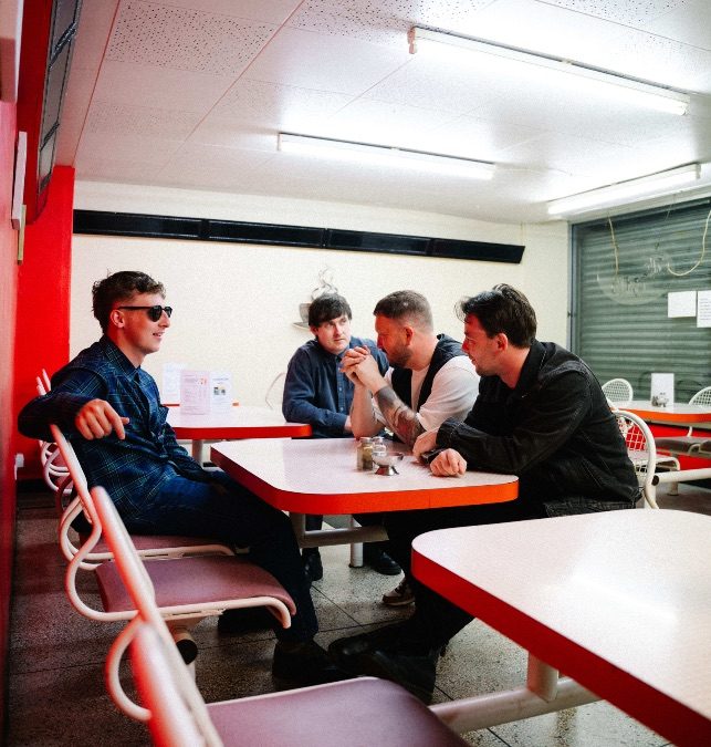 The Snuts encuentra en la euforia colectiva el impulso para hablar del perdón